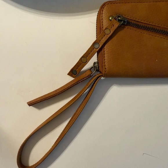 Free People Brown Vegan Leather Wristlet Wallet 8x4 Zip Around Closure CC Slots - Picture 10 of 14